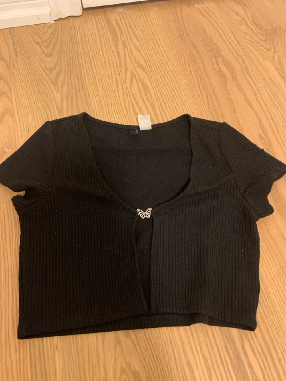 Divided Black Ribbed Short-Sleeve Crop Top with Butterfly Clasp